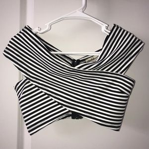 Forever 21 Black & White Striped Crop Top Size S